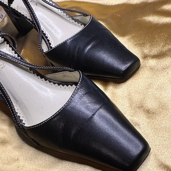 Lauren Ralph Lauren Elegant Women's Real Leather Sling-backs. - Picture 2 of 7